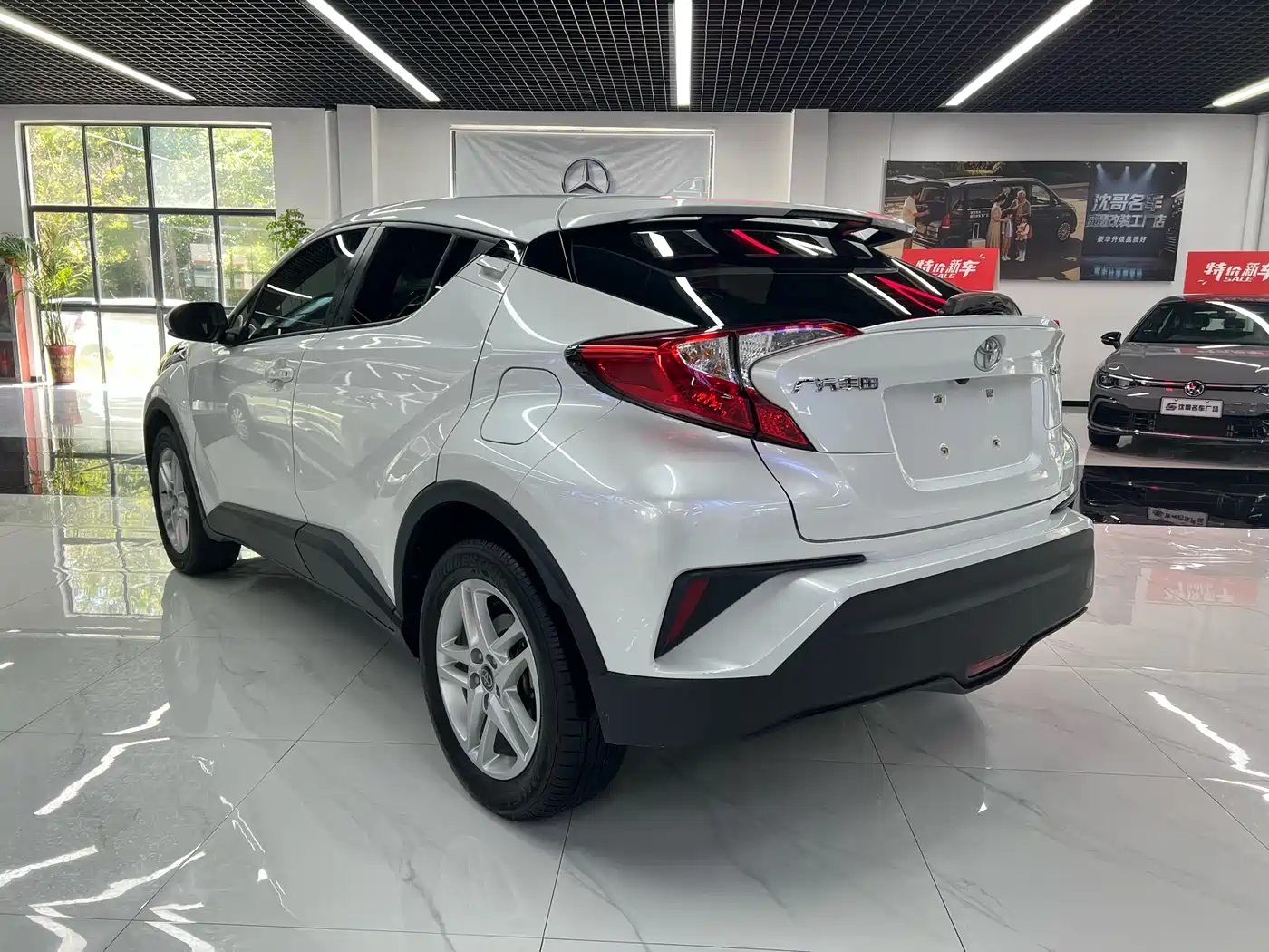 Toyota C-HR 2023 Model 2.0L Comfort Edition фото 9