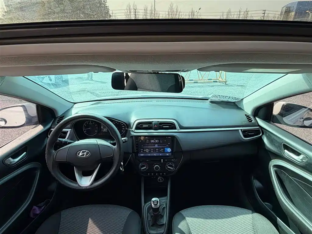 Hyundai Verna 2017 1.4L Manual Color Sunroof Edition (China V) фото 5
