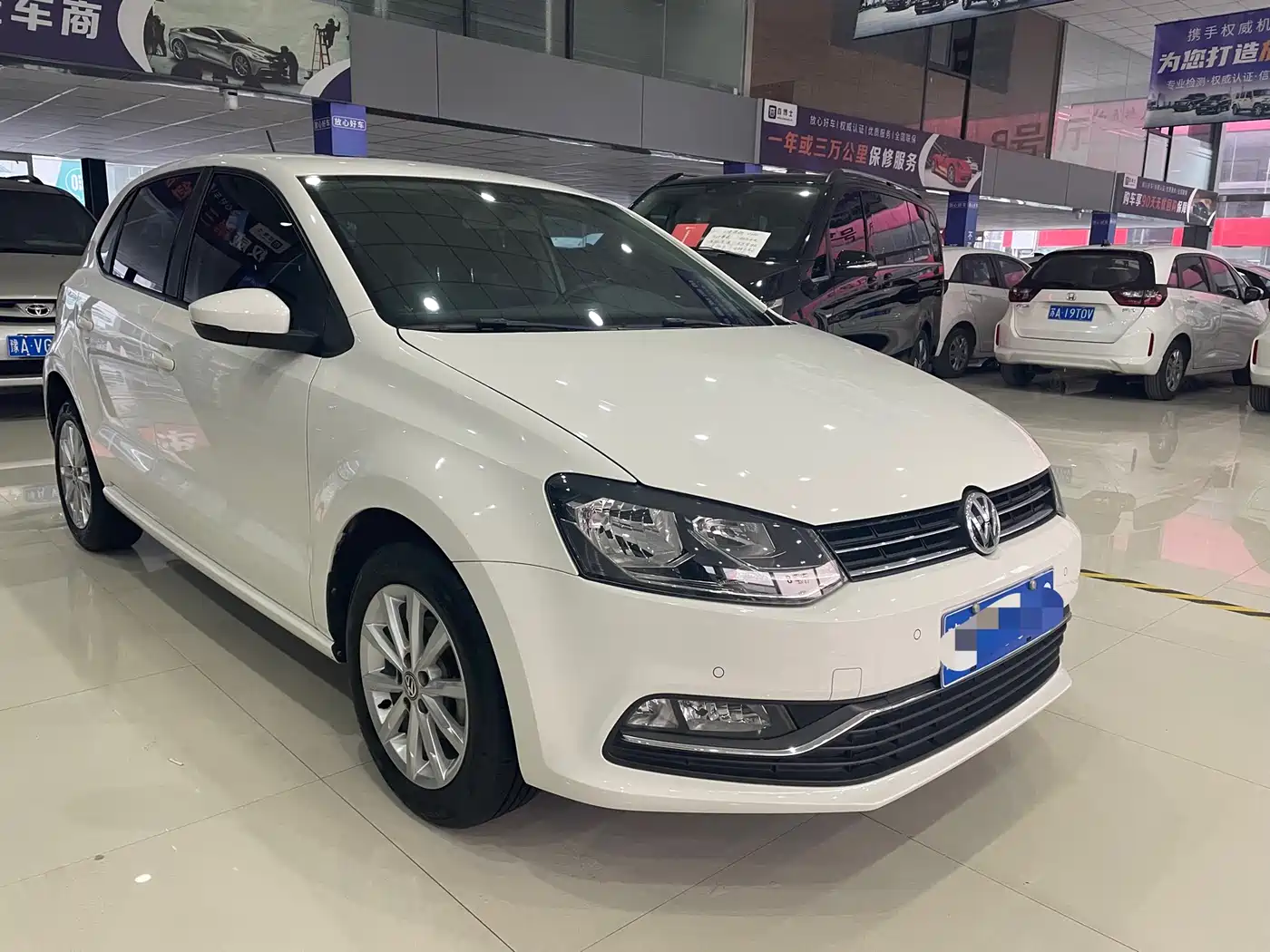 Volkswagen Polo 2014 1.4L Automatic Luxury Edition фото 3