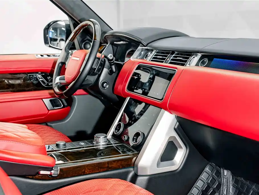 Land Rover Range Rover 2021 3.0 L6 Heritage Extended Classic Edition фото 21