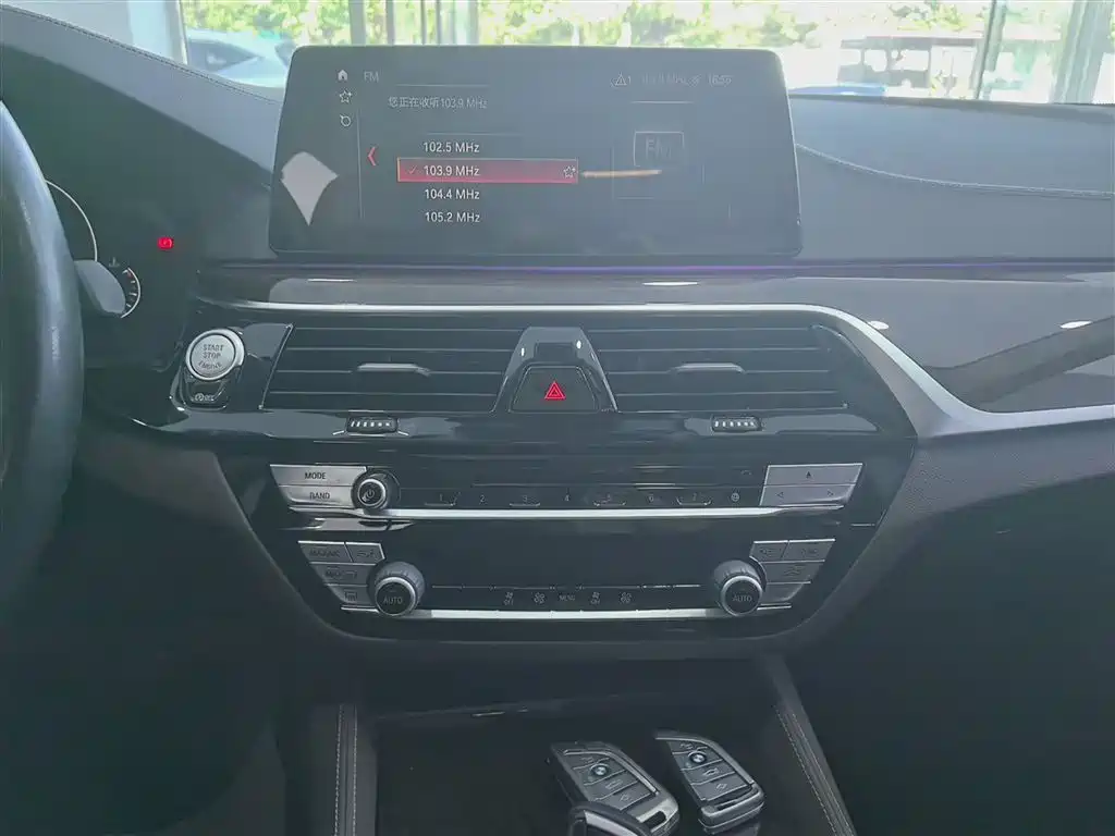 BMW 5 Series 2019 525Li Luxury Package фото 17