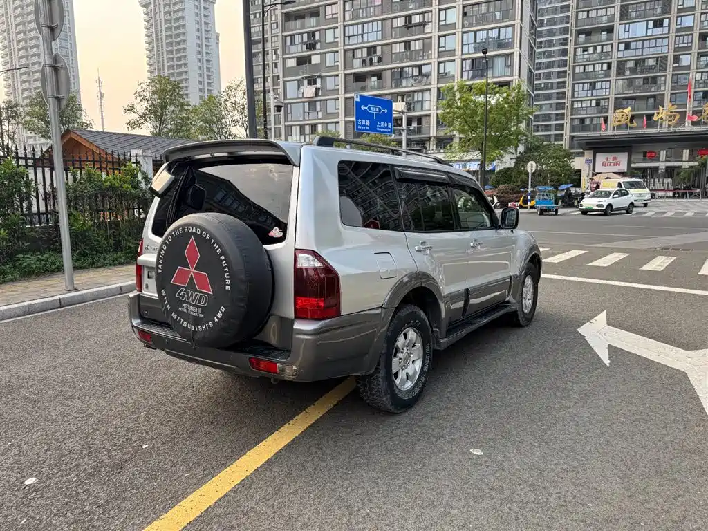 Mitsubishi Pajero 2006 Model 3.0L AT GLX фото 6