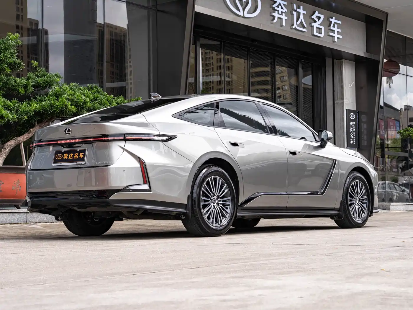 Lexus ES 2026 2025 Model 300h Base Version