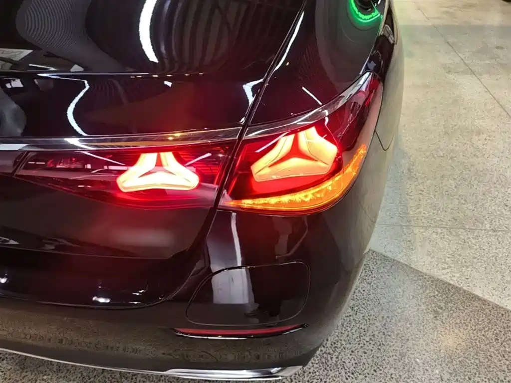 Mercedes-Benz E-Class New Energy 2024 E 350 e L Plug-in Hybrid Sedan фото 8