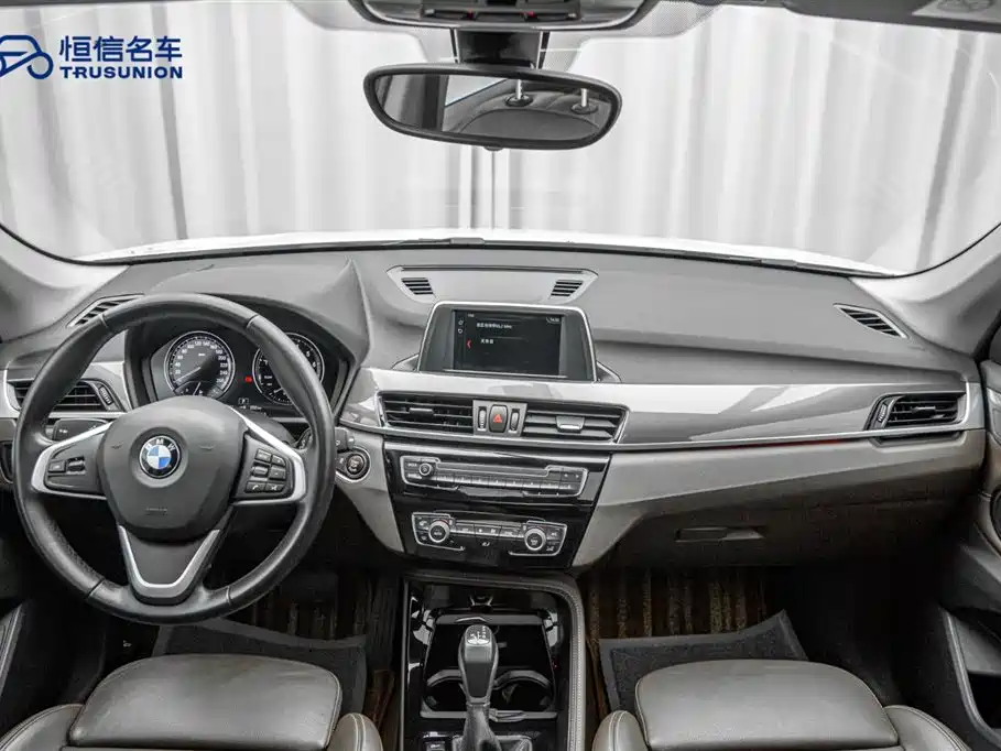 BMW X1 2019 sDrive18Li Premium Model фото 13