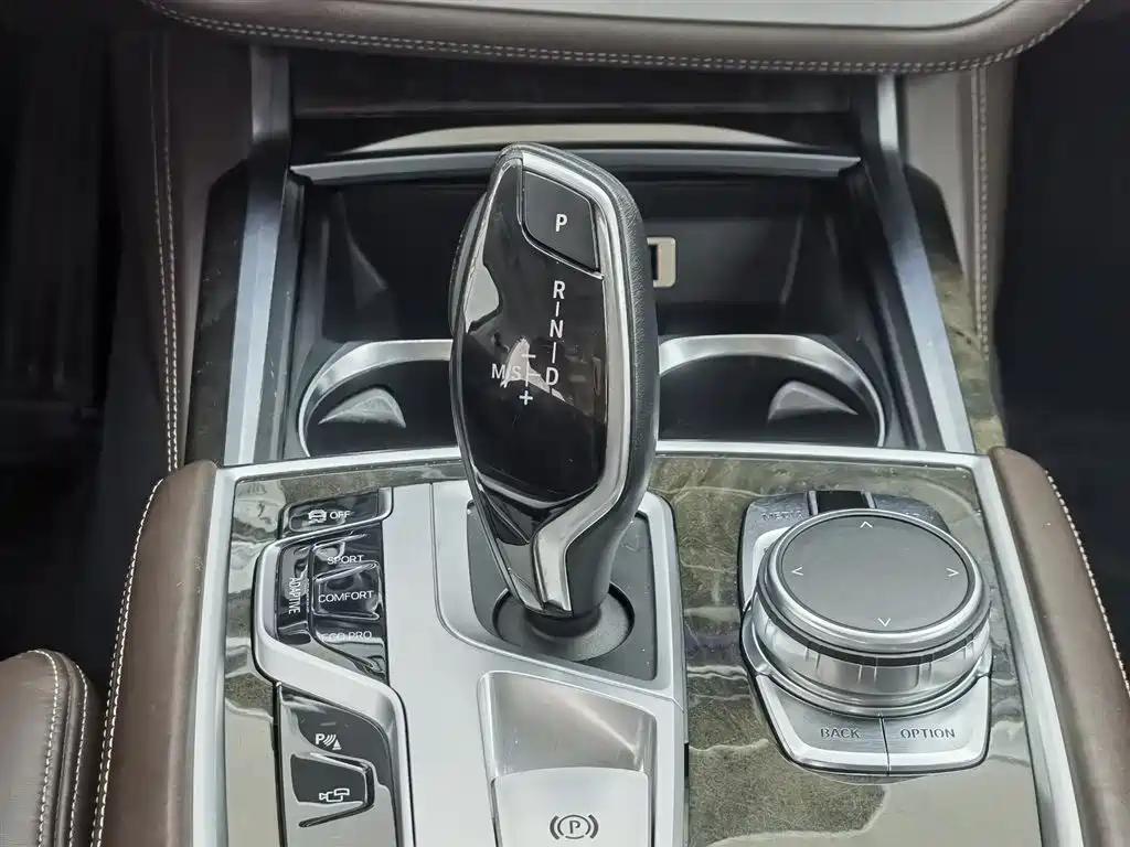 BMW 7 Series 2017 730Li Luxury Edition фото 13