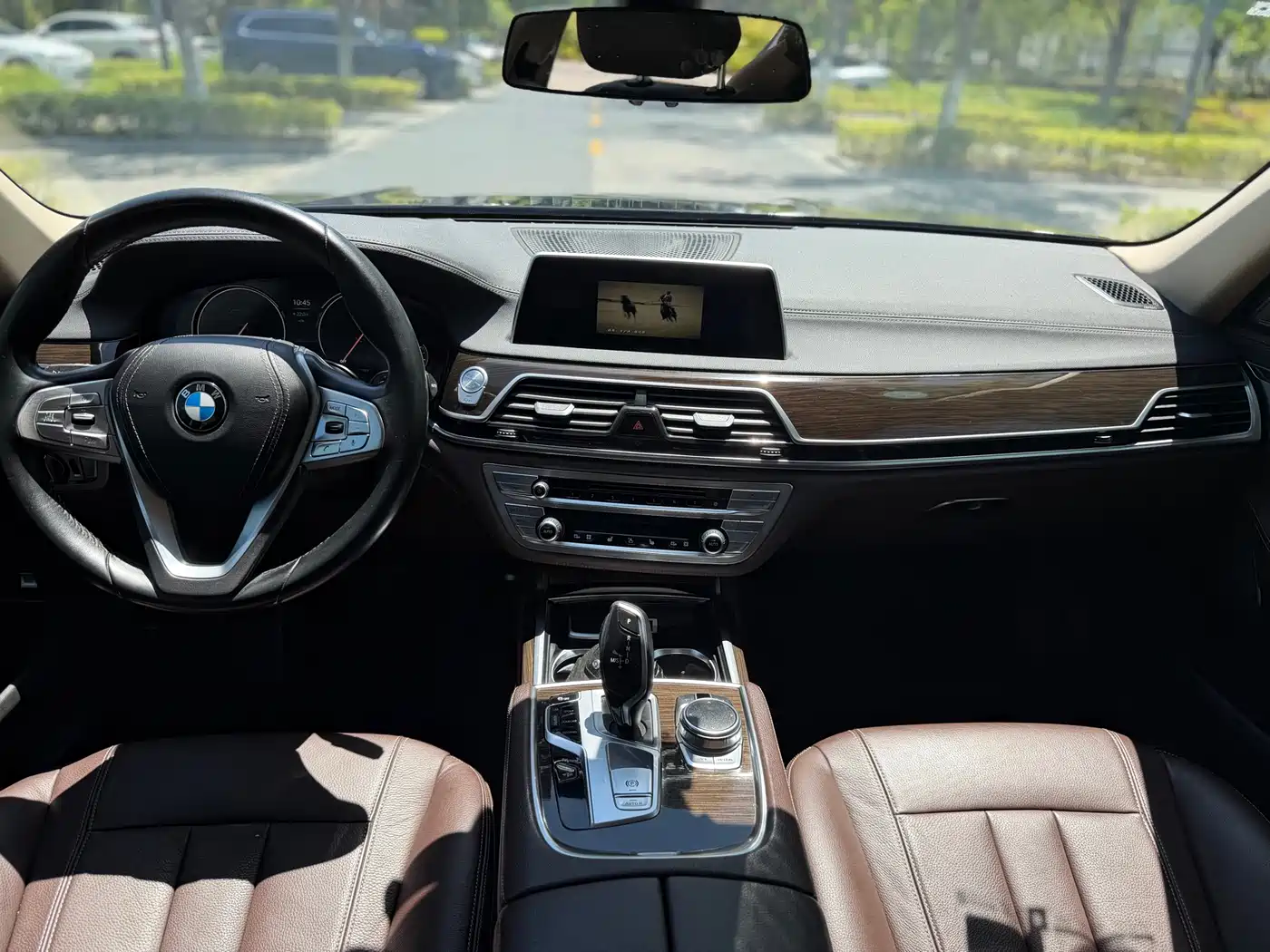 BMW 7 Series 2016 730Li Leading фото 6