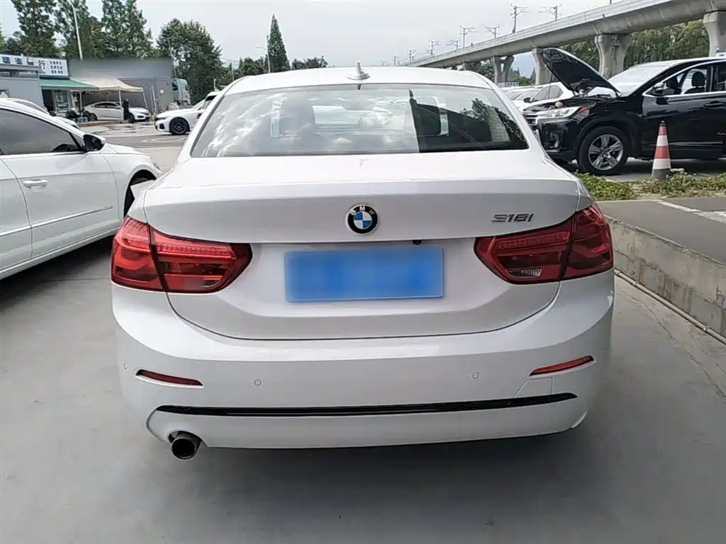 BMW 1 Series 2018 118i Sport Edition фото 6