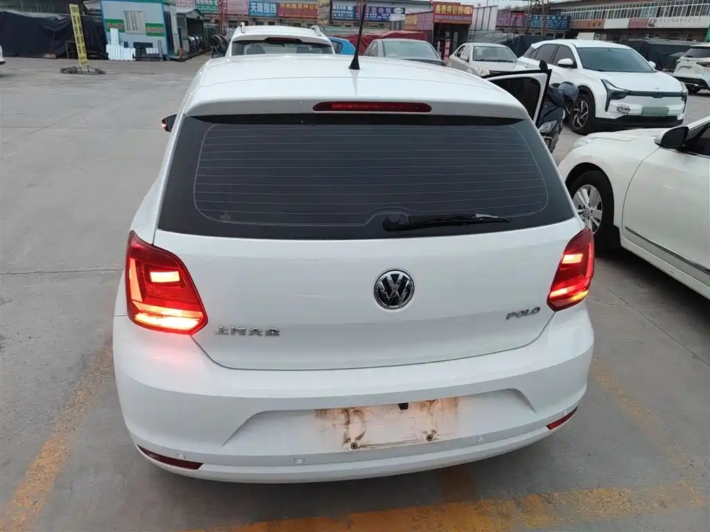 Volkswagen Polo 2016 1.4L Automatic Trend фото 4