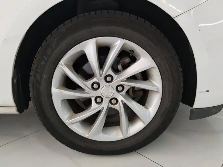 Photo 6 - Buick Verano