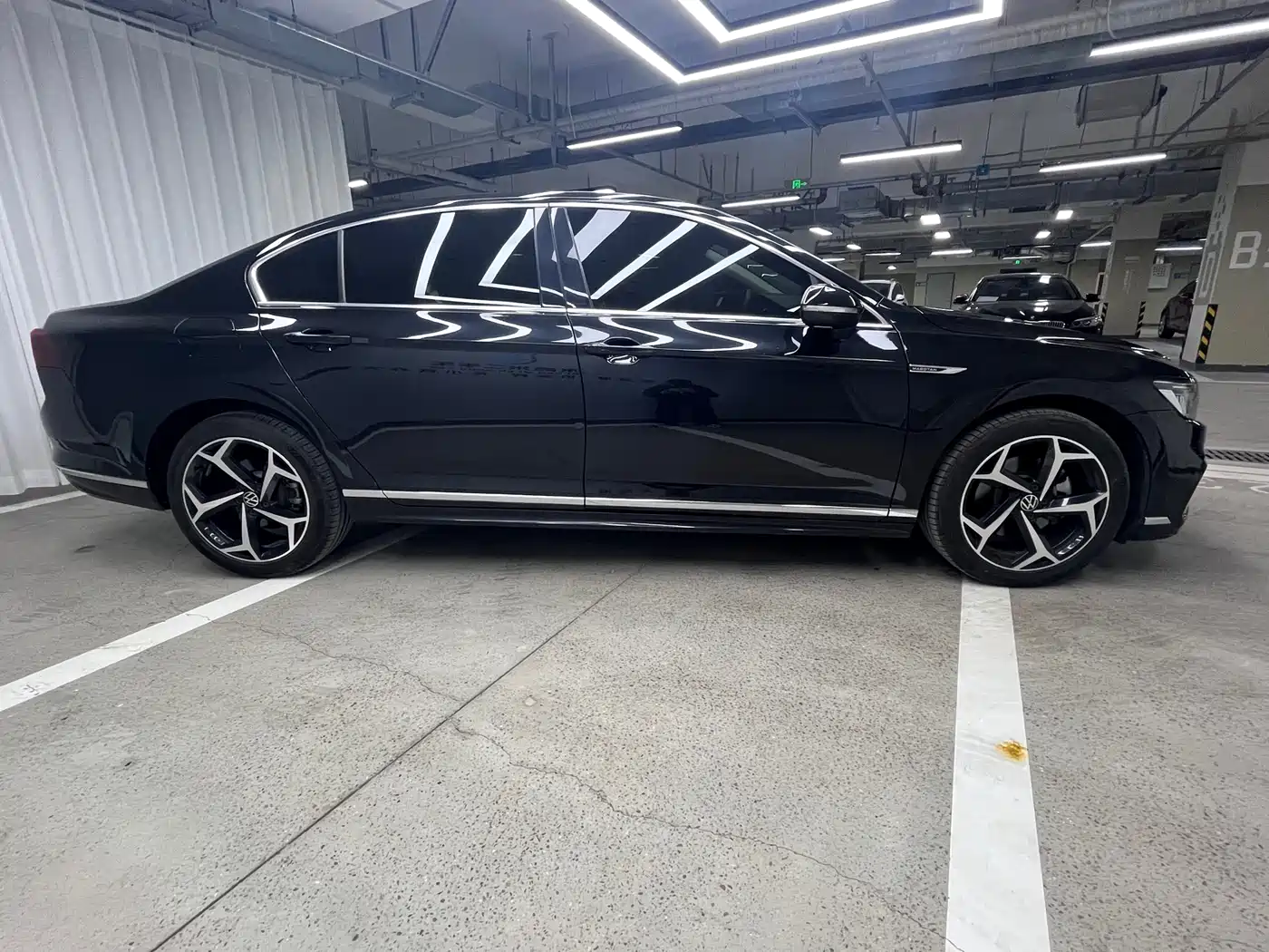 Volkswagen Magotan 2023 Model 2 Million Units Commemorative Edition 280TSI DSG Leading Version фото 6