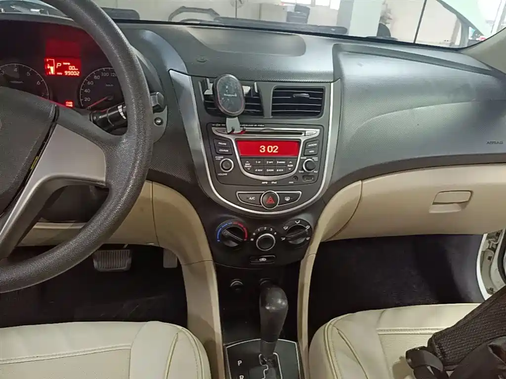 Hyundai Verna 2016 1.4L Automatic Smart GLS фото 13