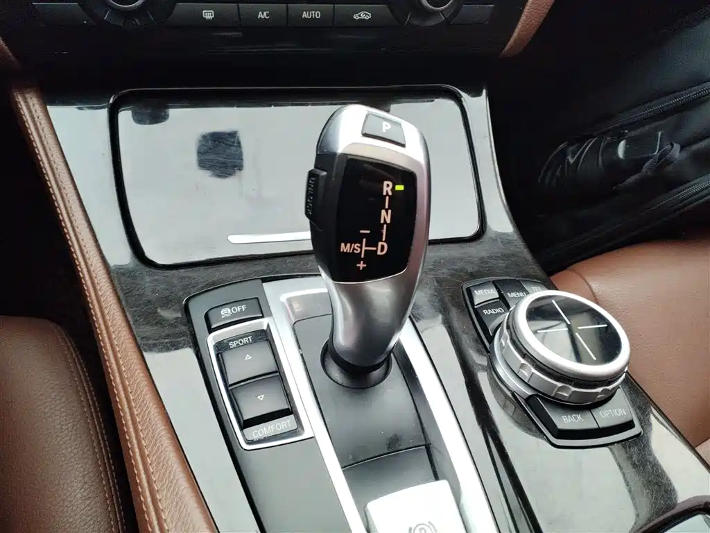 BMW 5 Series 2014 525Li Leading фото 14