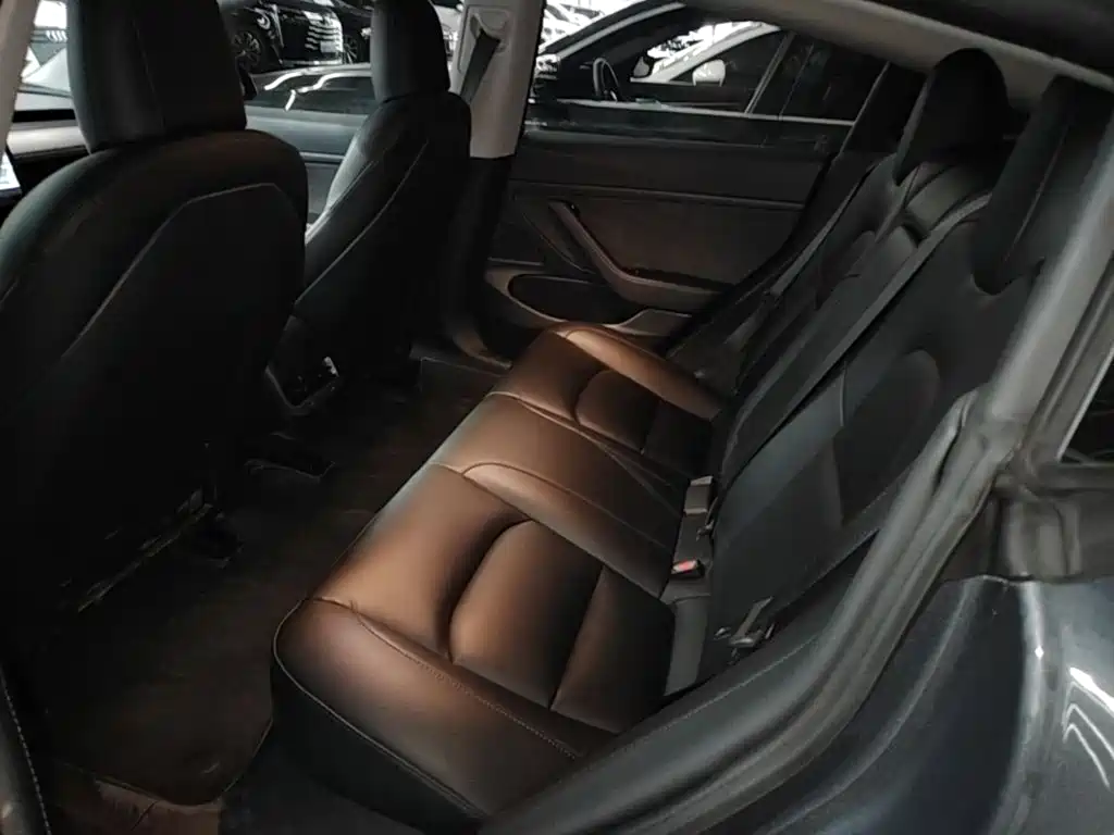 Фото 17 - Tesla Model 3