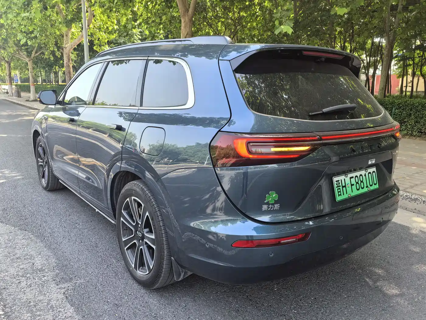 AITO Wenjie AITO M7 2024 1.5T Smart Drive 4WD Ultra 6-seater фото 6