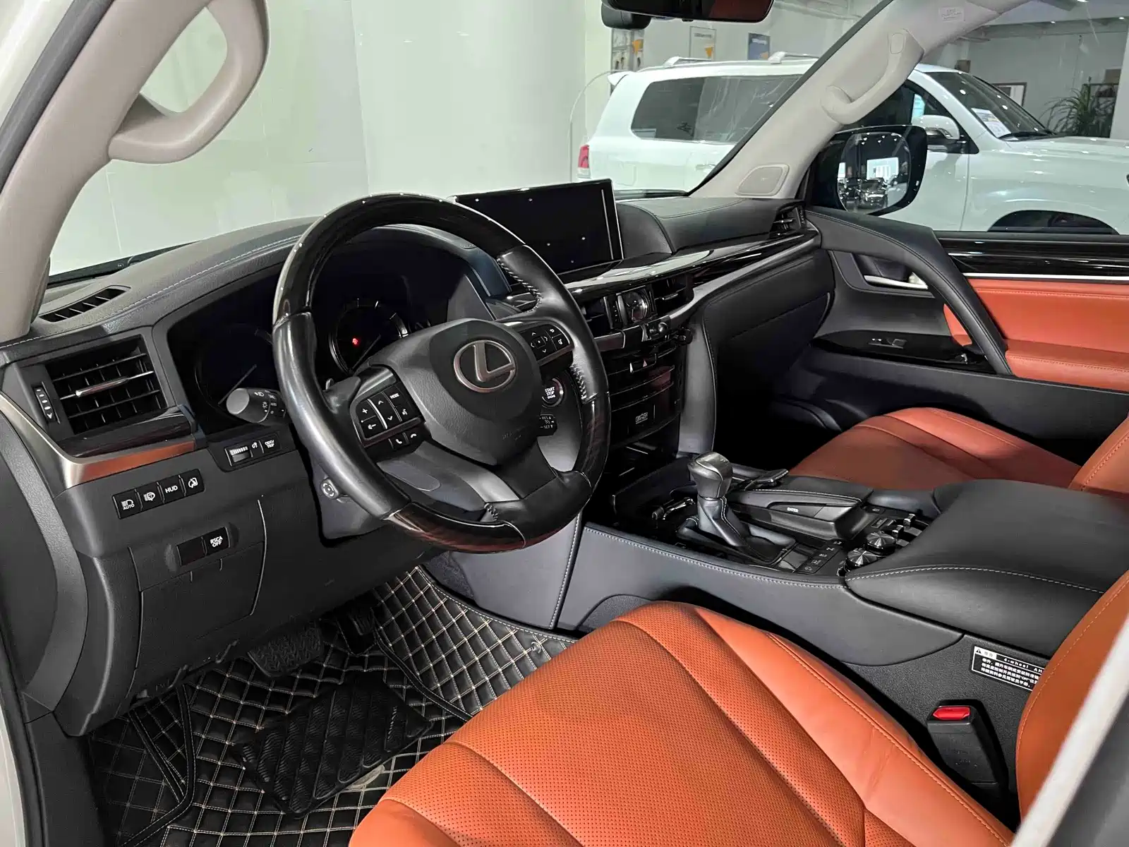 Photo 14 - Lexus LX
