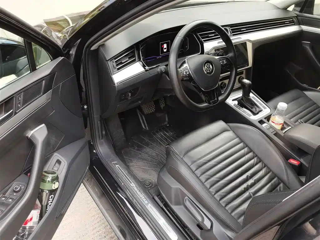 Volkswagen Magotan 2018 280TSI DSG Premium фото 12