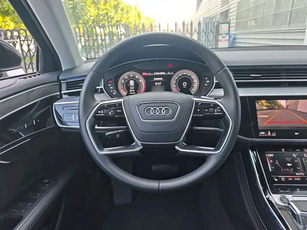 Фото 11 - Audi A8