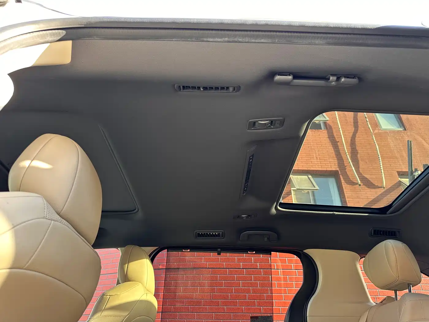 Toyota Sienna 2021 2.5L Hybrid Ultimate Edition фото 6
