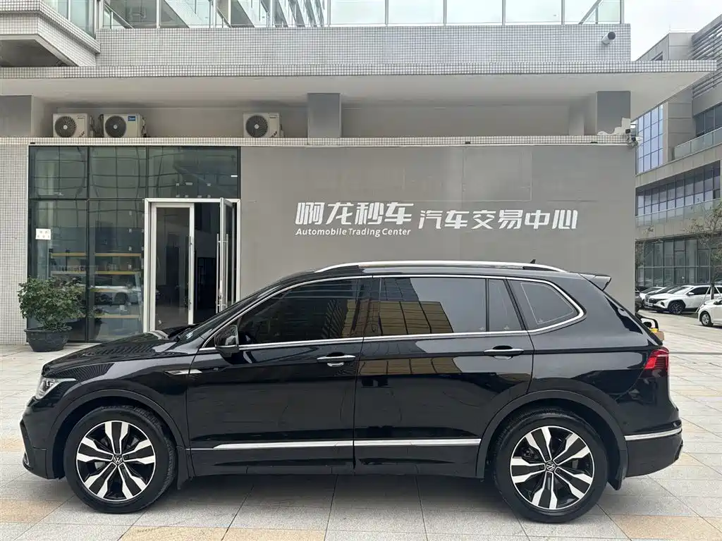 Volkswagen Tiguan L 2023 330TSI Auto 2WD R-Line Premium Edition фото 23
