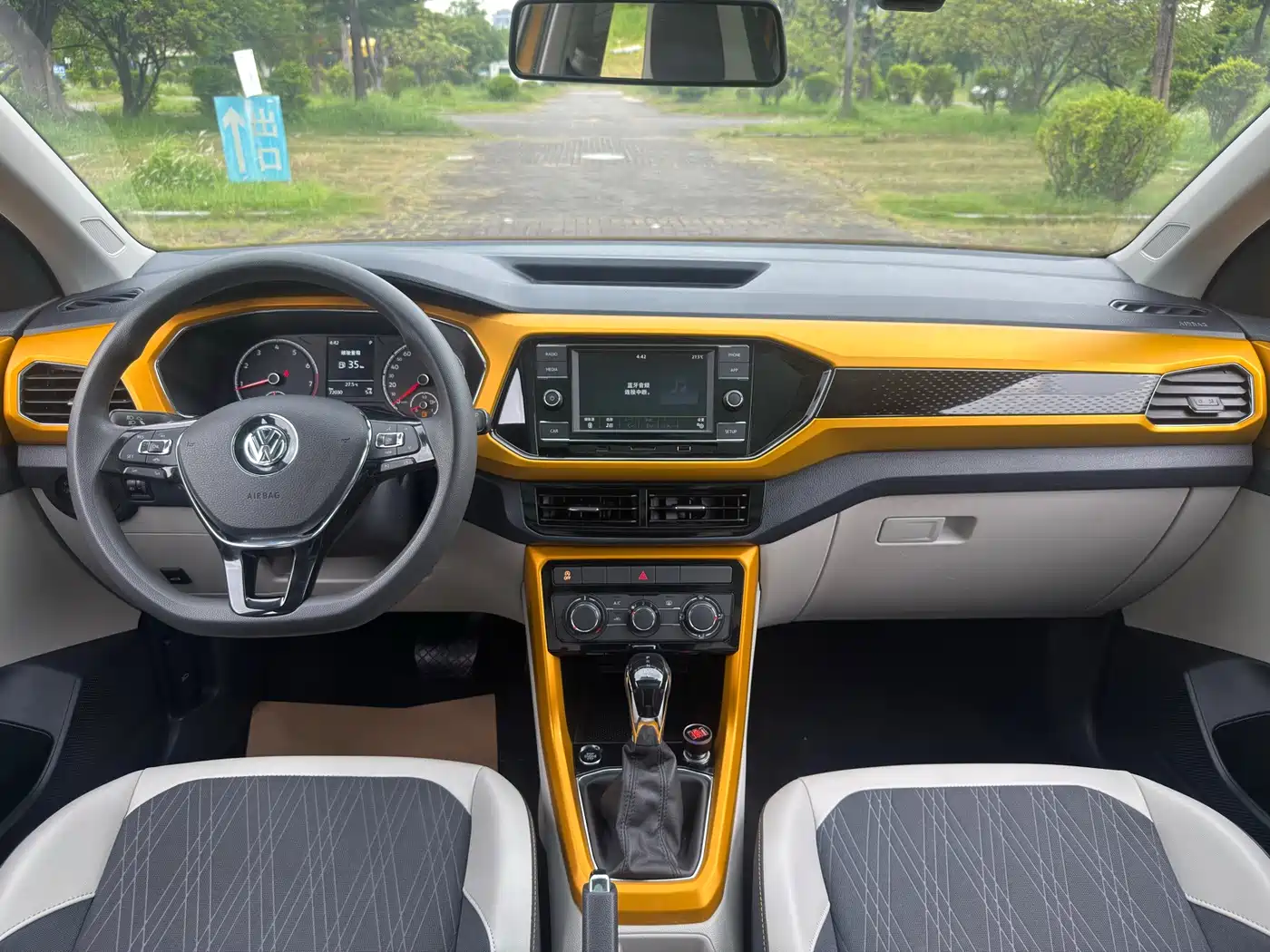 Фото 6 - Volkswagen T-Cross