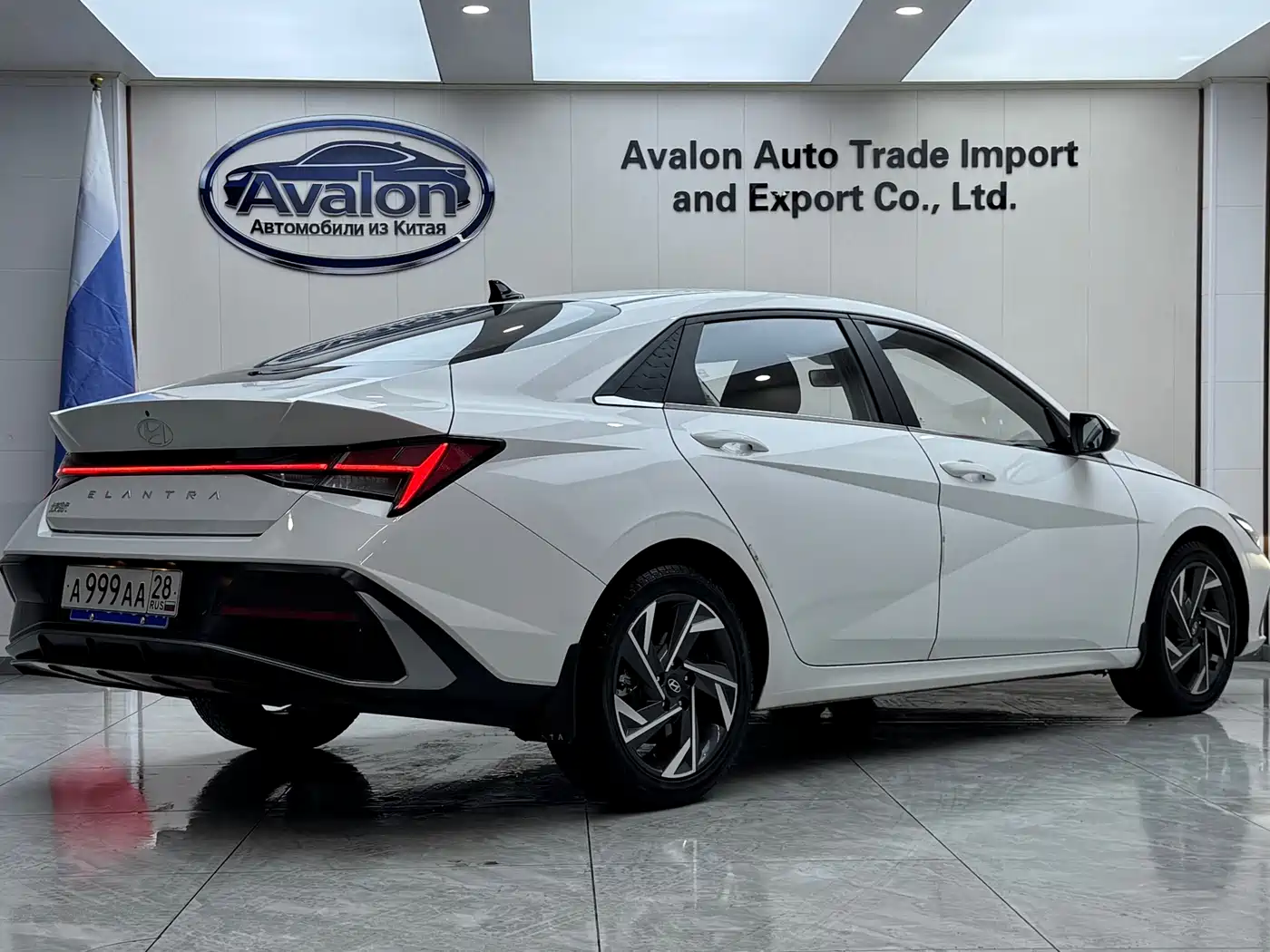 Hyundai Elantra 2023 Model 1.5L CVT LUX Premium Edition фото 4