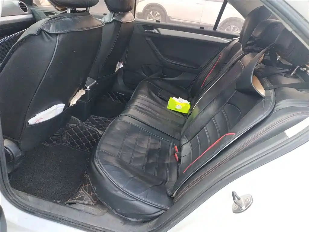 Volkswagen Jetta 2013 1.6L Automatic Comfort фото 15