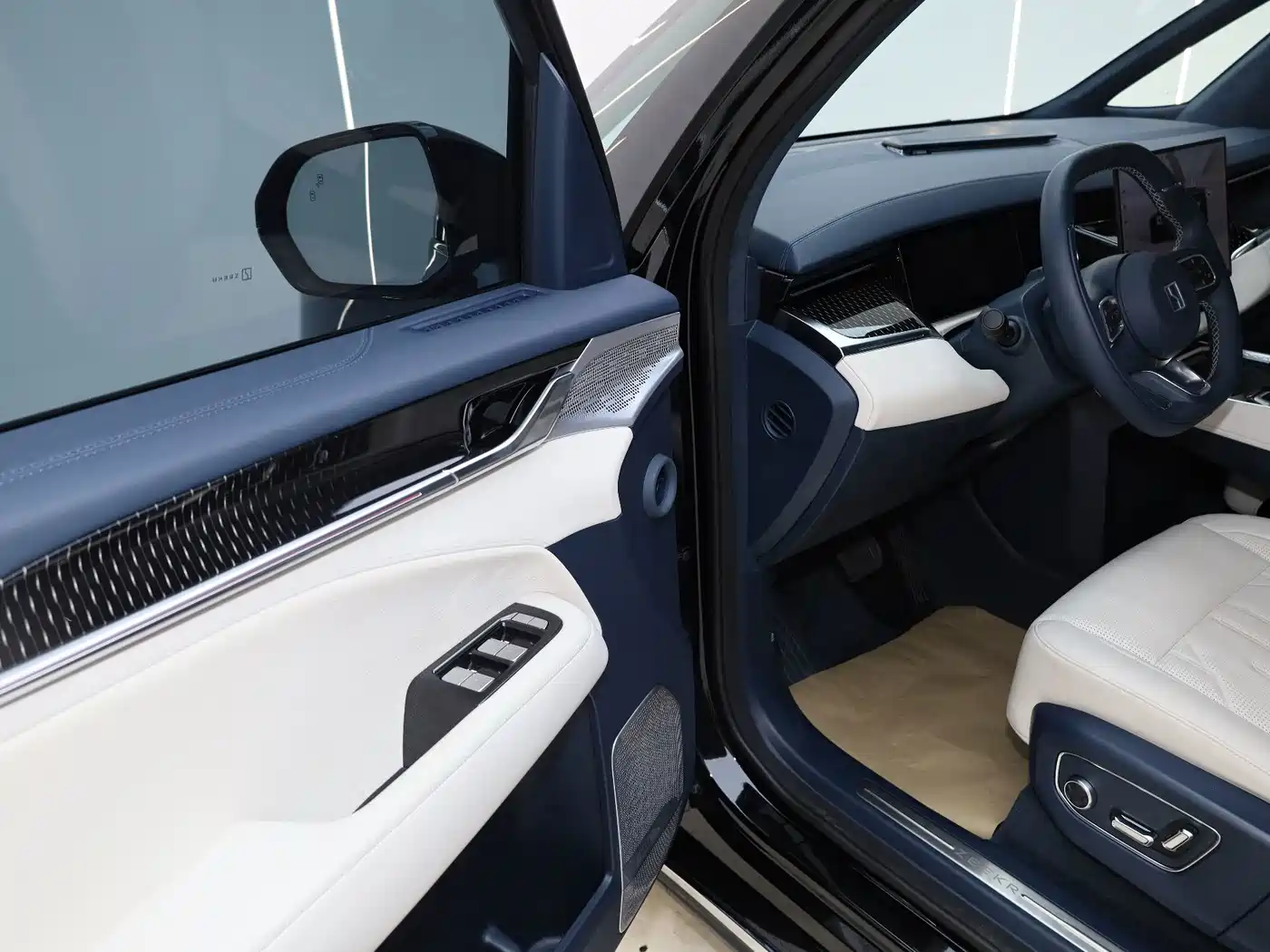 ZEEKR 009 2026 2024 6-seat Executive AWD 108kWh