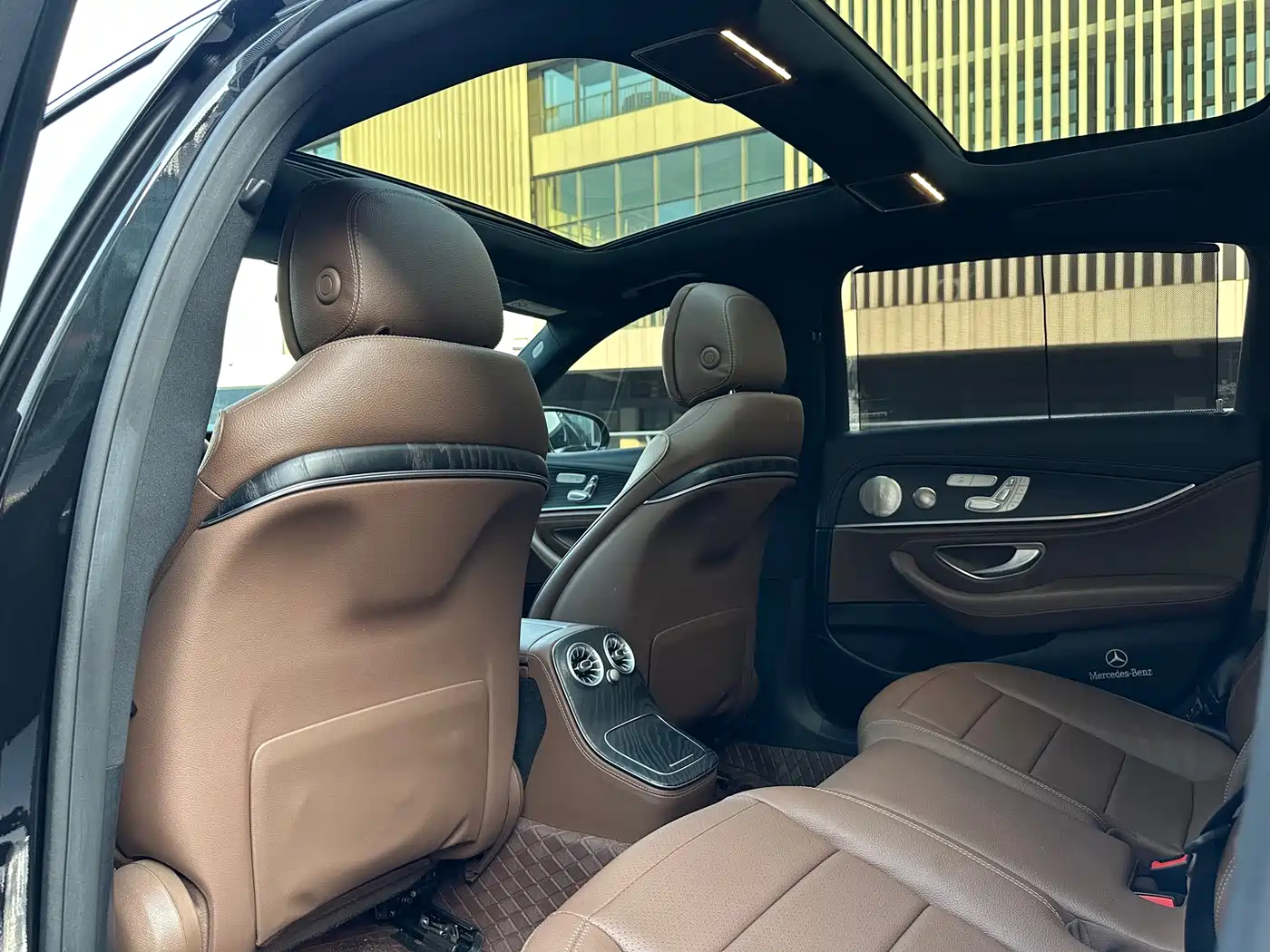 Mercedes-Benz E-Class 2022 E 300 L Sport Luxury фото 12