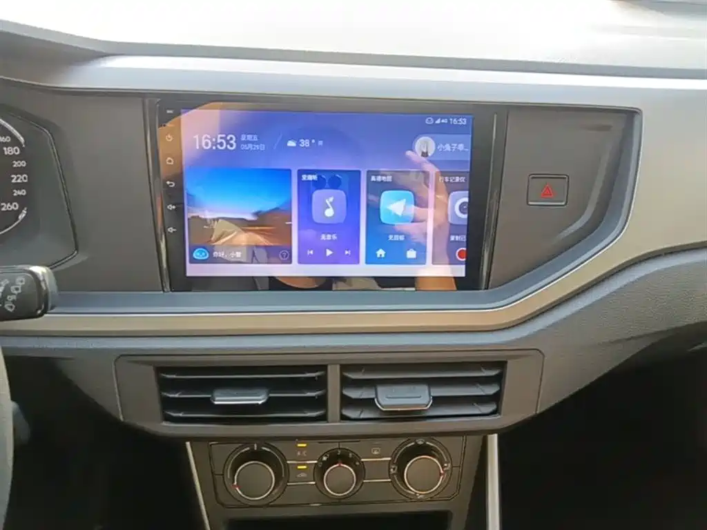 VOLKSWAGEN POLO