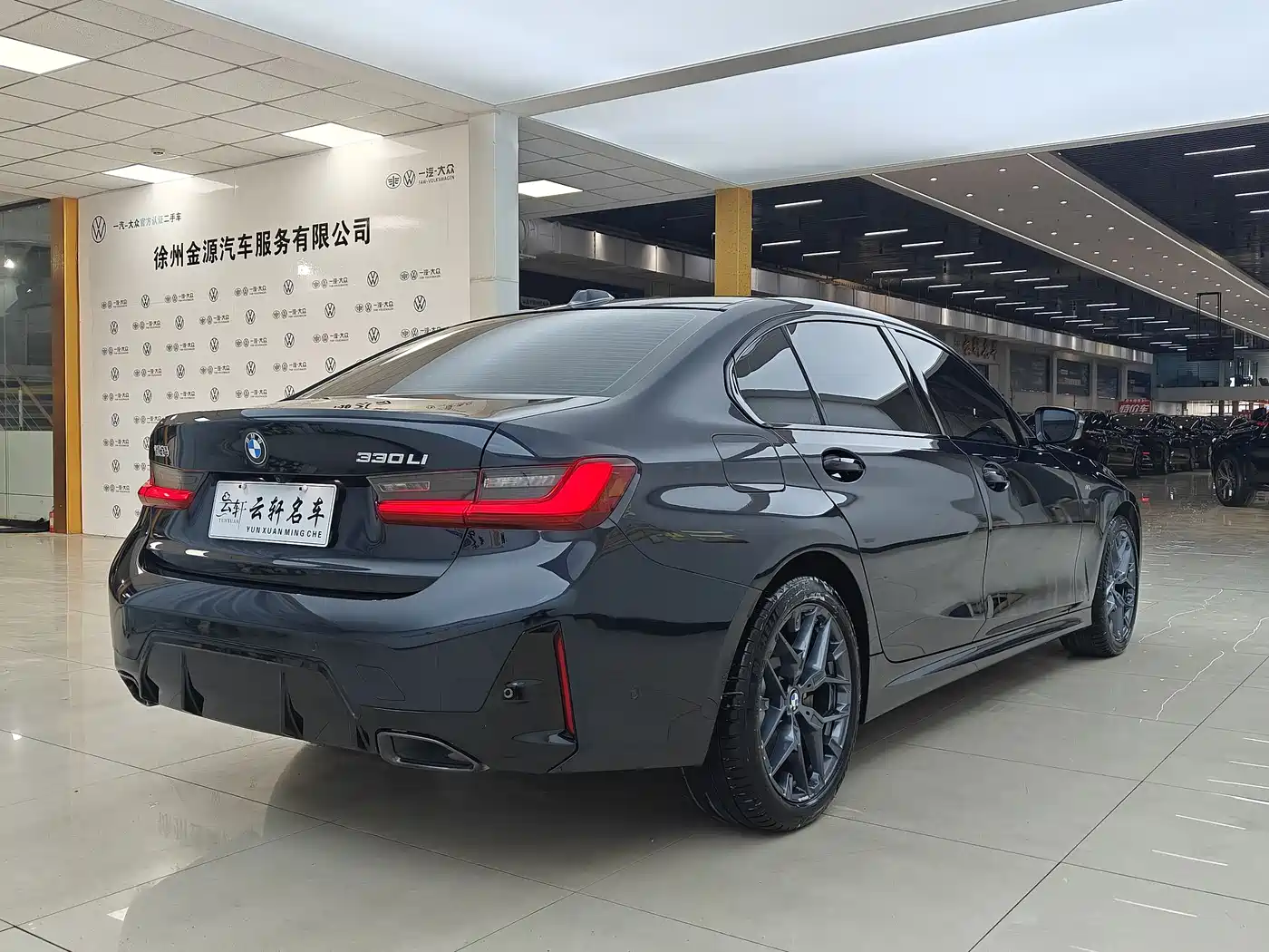 BMW 3 Series 2025 330Li M Sport Night Edition фото 24
