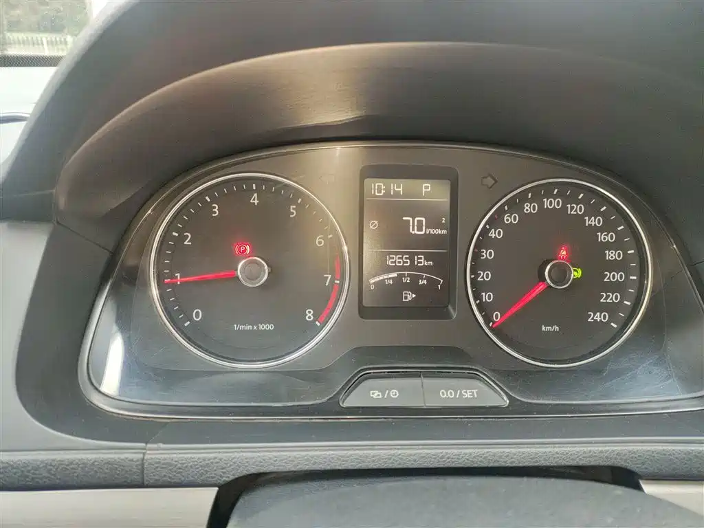 Volkswagen Lavida 2013 Facelift Classic 1.6L Automatic Comfort фото 8