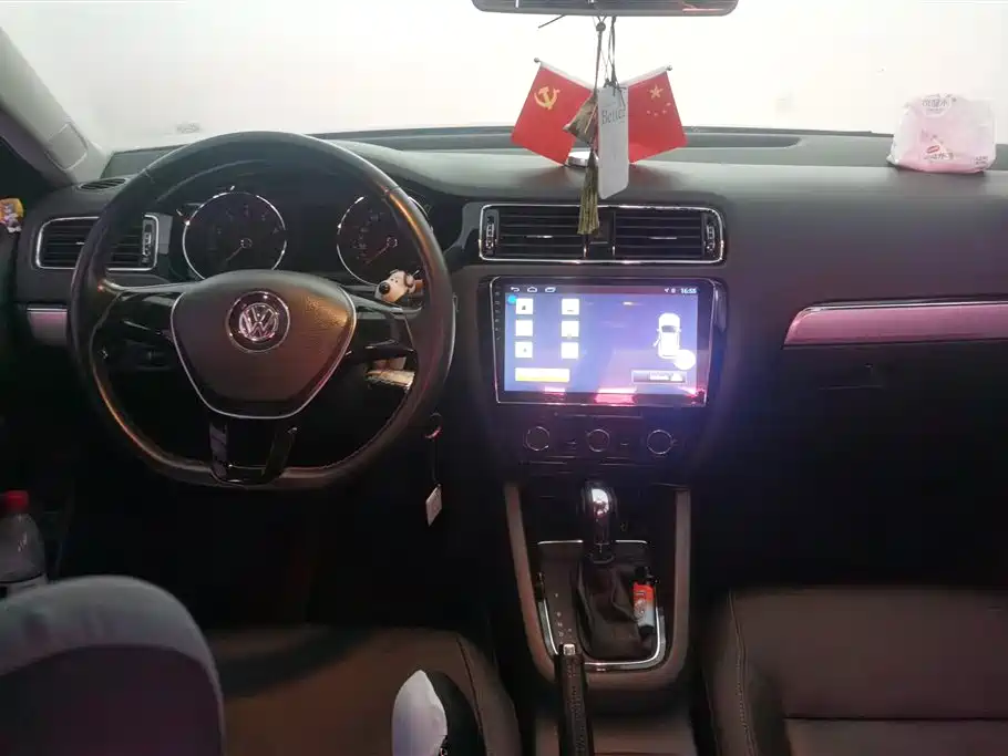 Volkswagen Sagitar 2015 1.6L Automatic Comfort фото 12