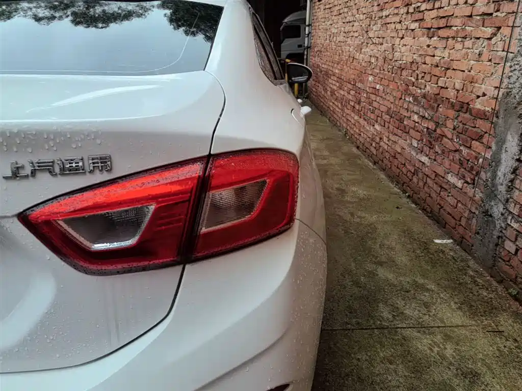 Chevrolet Cruze 2017 1.5L Automatic Pioneer Sunroof фото 8