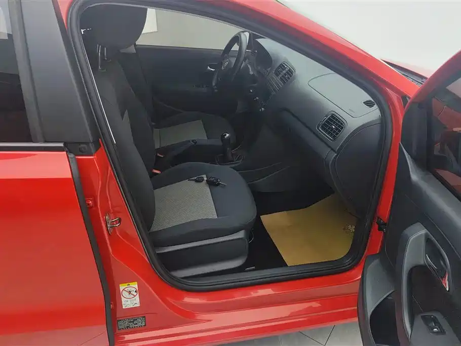 Volkswagen Polo 2016 1.4L Manual Trend фото 8