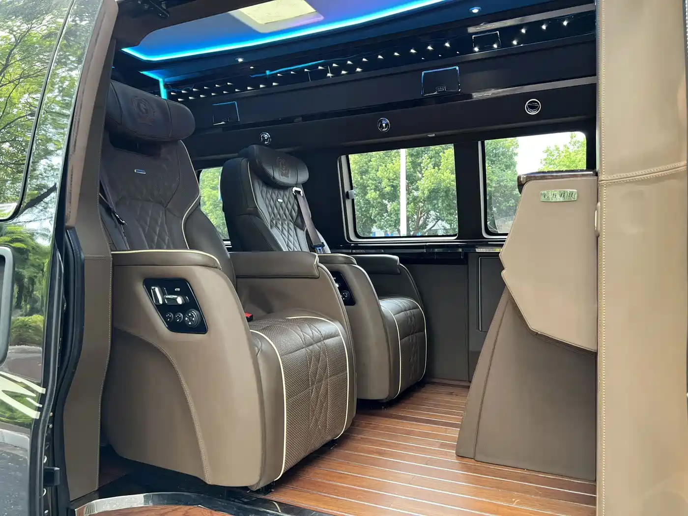 GMC Savana 2018 2017 6.0L G660S Elegance Panoramic Roof Edition