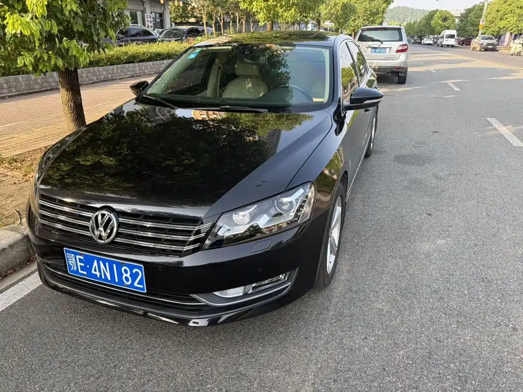 Volkswagen Passat 2012 2011 2.0TSI DSG Royal Edition