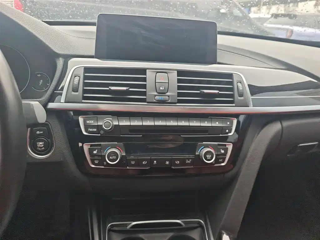 BMW 3 Series GT 2018 330i xDrive M Sport фото 9
