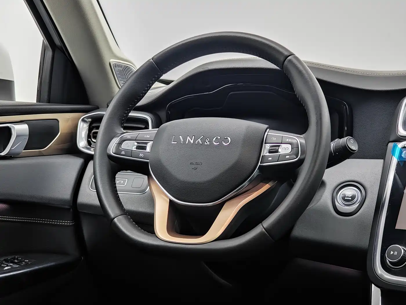 Lynk & Co 01 2017 2.0T 2WD Pro Version фото 8