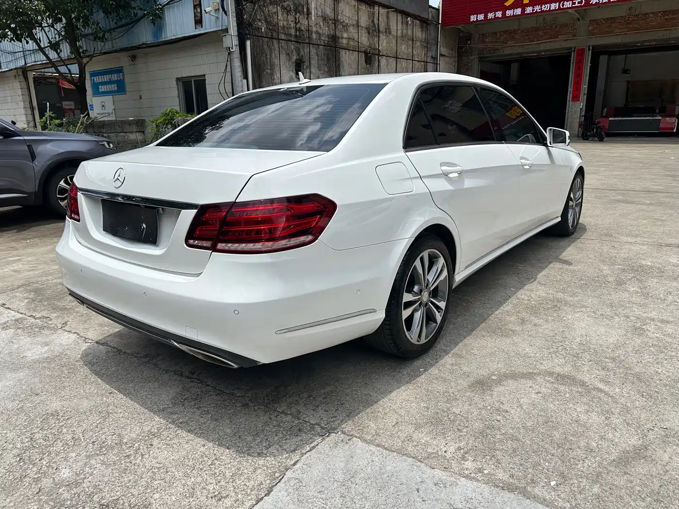 Mercedes-Benz E-Class 2015 Facelift E 180 L фото 4