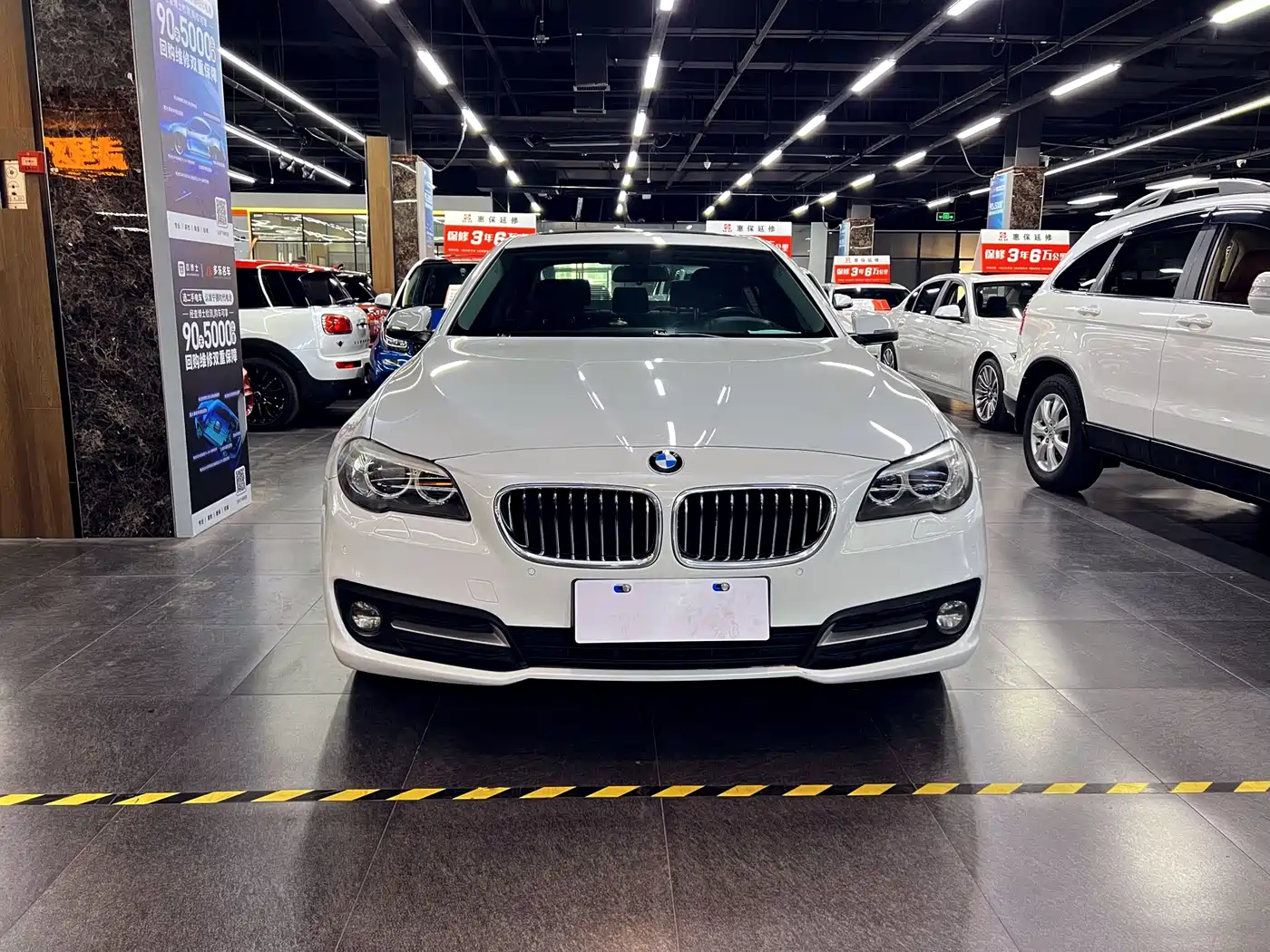 BMW 5 Series 2014 525Li Leading