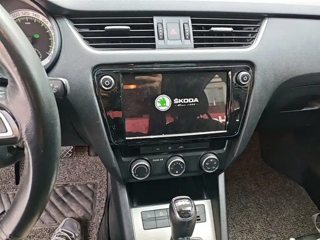 Škoda Octavia 2018 TSI230 DSG Luxury Edition фото 13