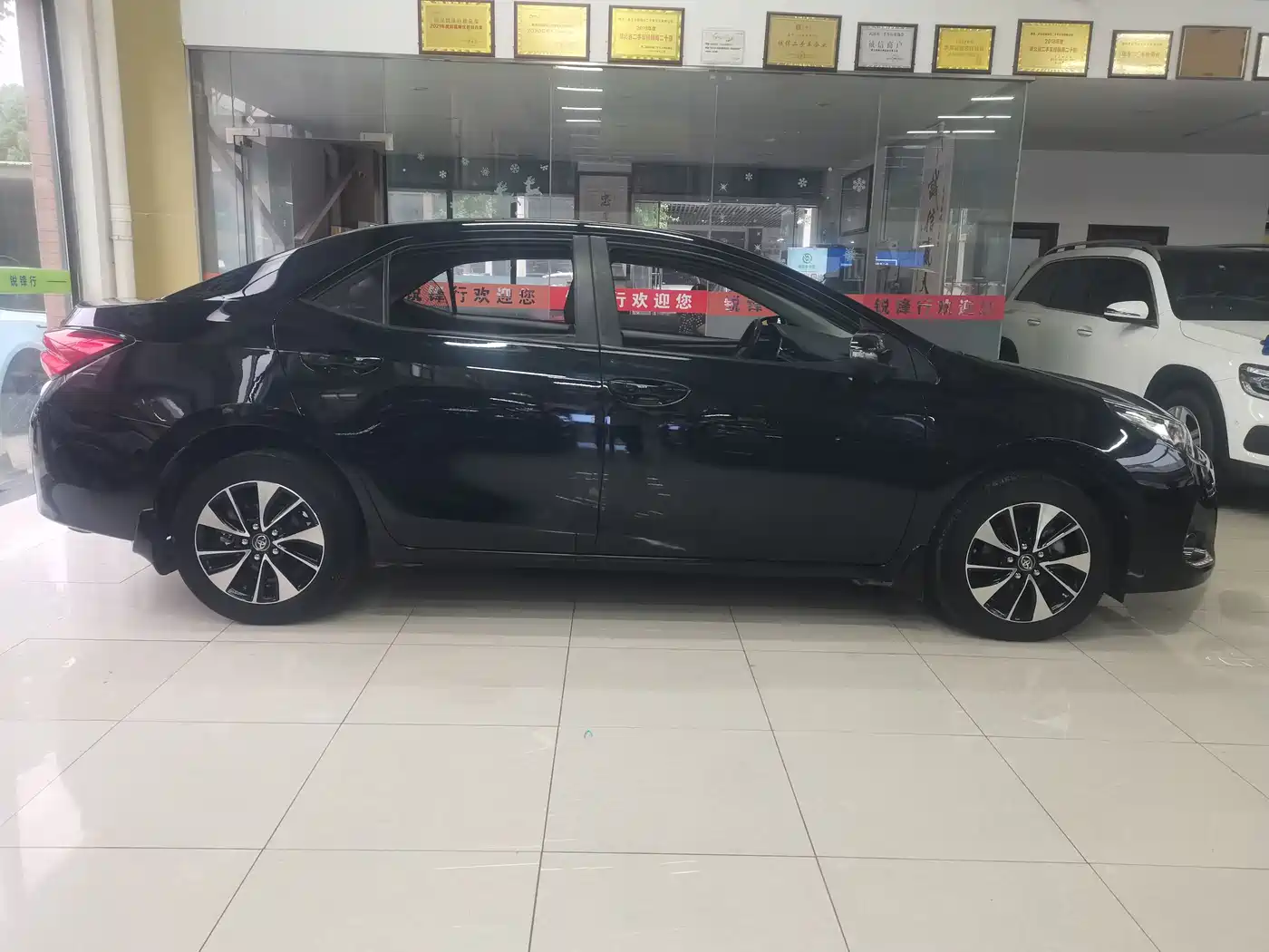 Toyota Levin 2018 185T CVT Premium Edition China V фото 9