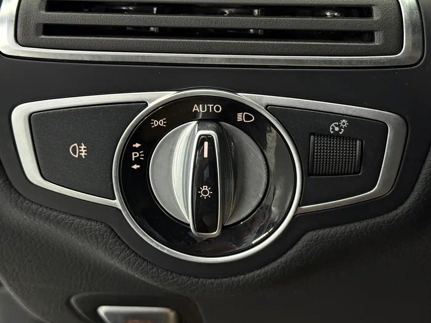 Mercedes-Benz C-Class 2015 Facelift C 180 L Sport фото 17