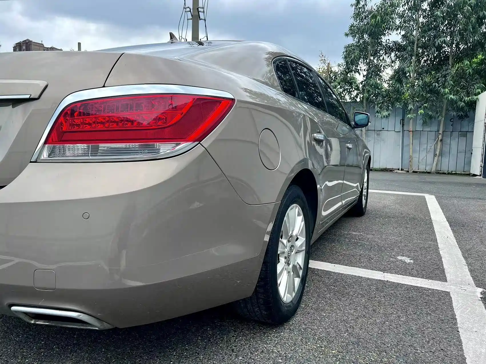 Photo 8 - Buick LaCrosse