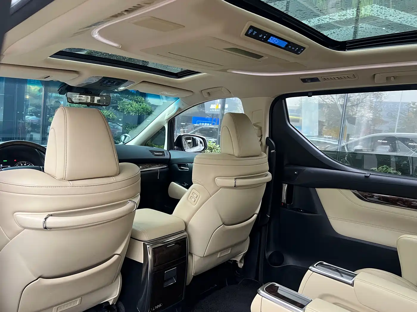 Toyota Alphard 2019 Hybrid 2.5L Luxury фото 5