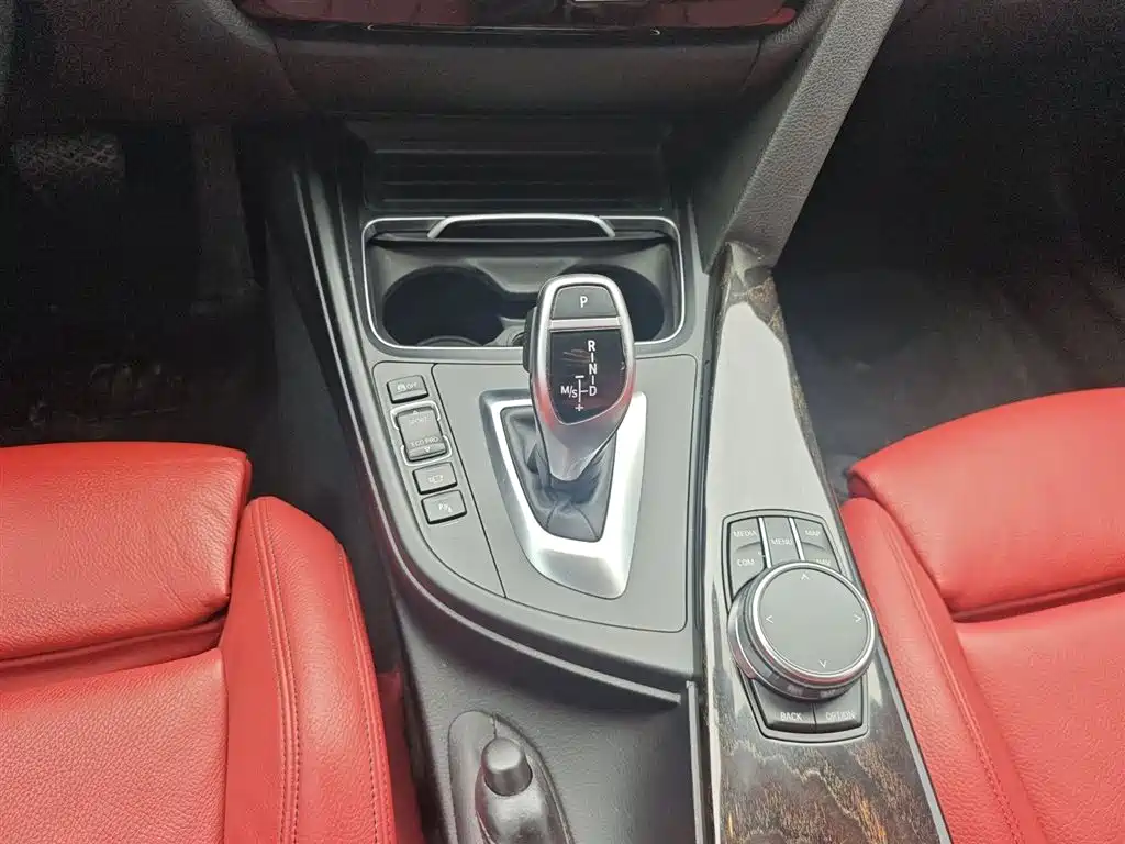 BMW 3 Series GT 2018 330i xDrive M Sport фото 10