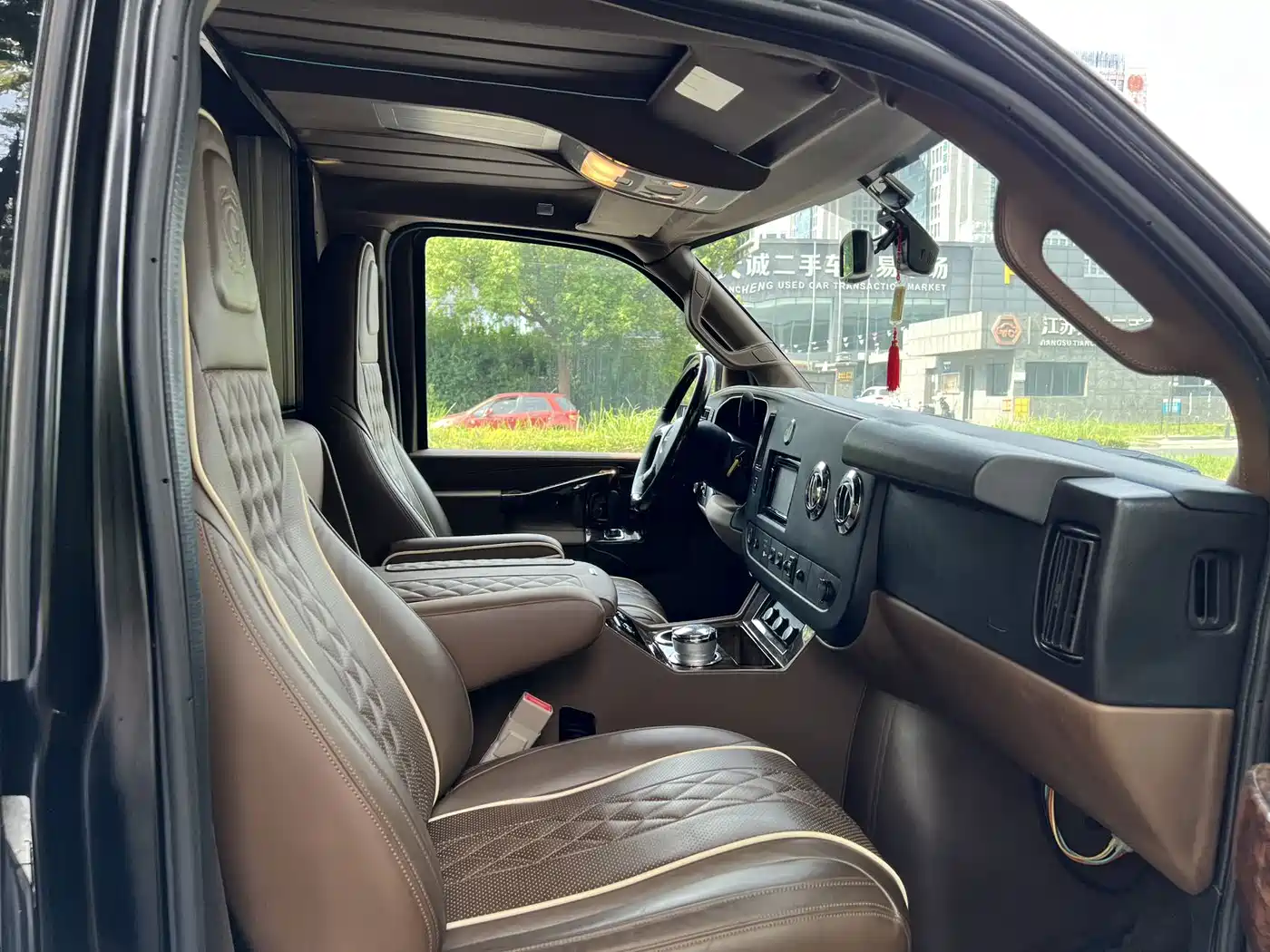 GMC Savana 2018 2017 6.0L G660S Elegance Panoramic Roof Edition