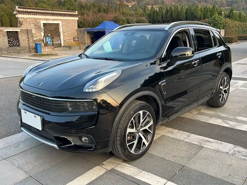 Lynk & Co 01 2019 2.0T AWD Pro Edition China V фото 2