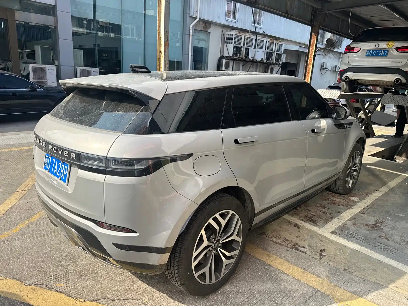 Land Rover Range Rover Evoque 2023 Range Rover Evoque L 249PS Luxury Edition фото 3